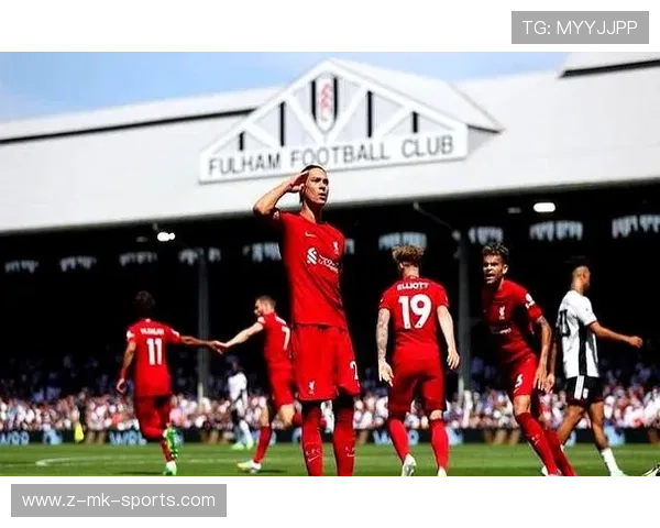 利物浦断球发起快攻,努涅斯抽射挂远角 利物浦断球发起快攻,努涅斯抽射挂远角